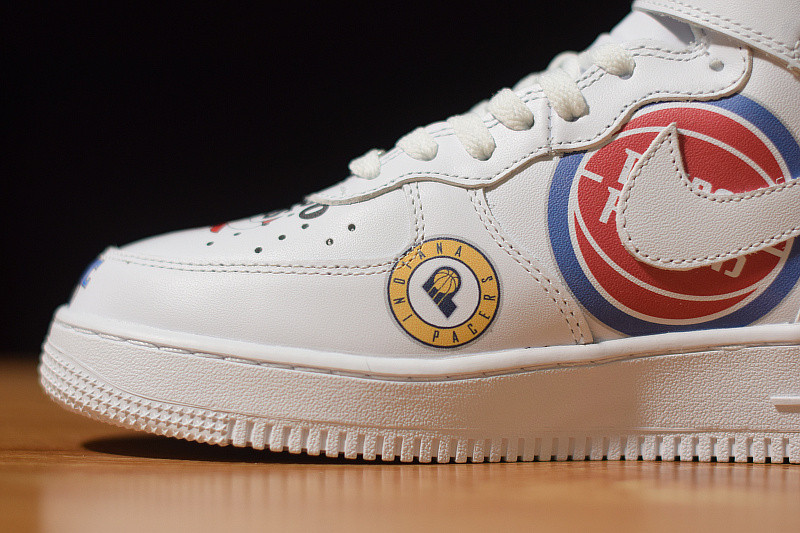 NIKE AIR FORCE 1 MID