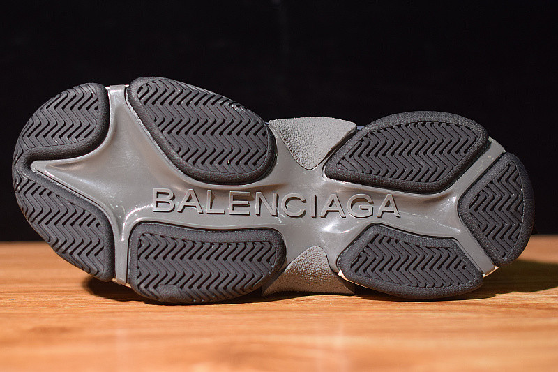BC TRIPLE S TRAINER 483513 W06E1 1006