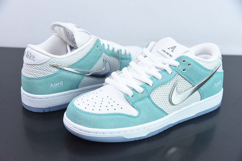 Nike SB Dunk Low FD2562-400