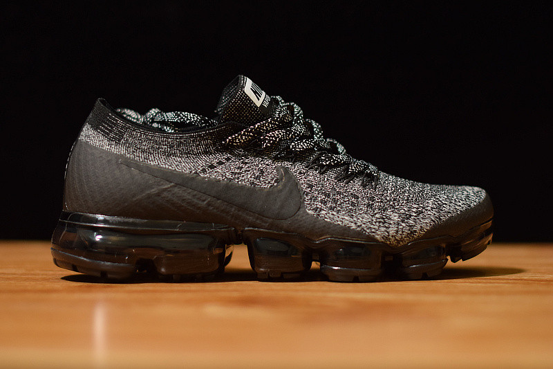 NIKE AIR VAPORMAX 