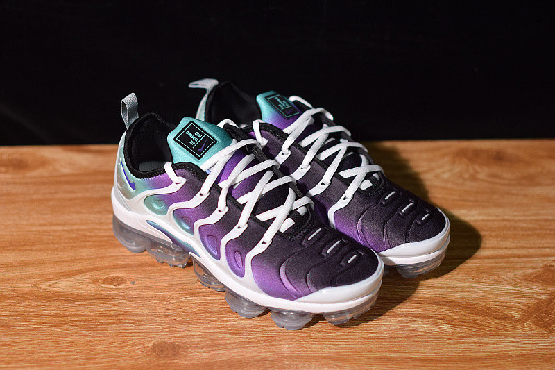 NIKE AIR VAPORMAX PLUS