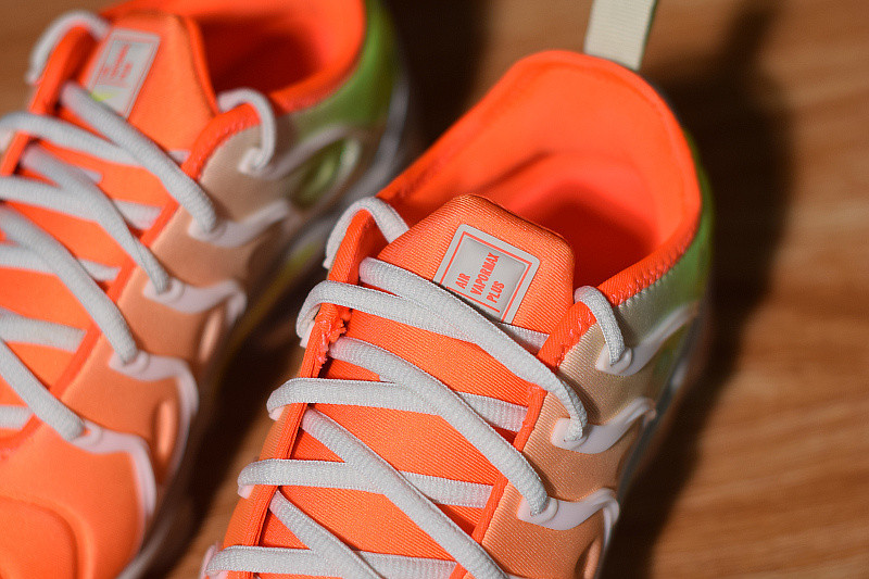NIKE AIR VAPORMAX PLUS "BARELY GREY" (W) AO4550-003