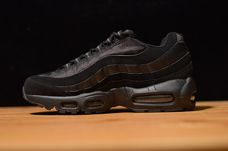 NIKE AIR MAX 95 TRIPLE BLACK 609048-092