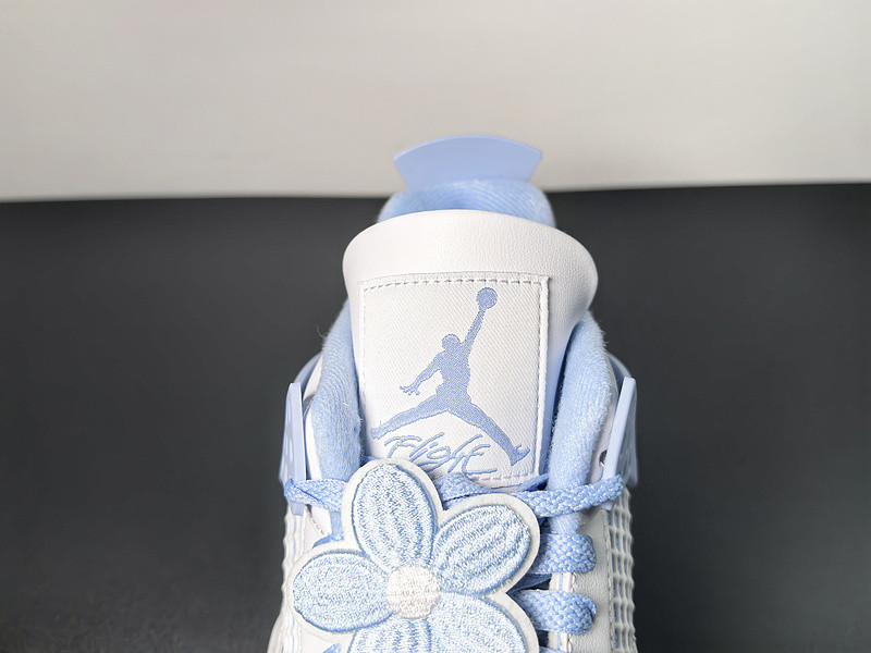 Air Jordan 4 WMNS "Aluminum" HV0823-100