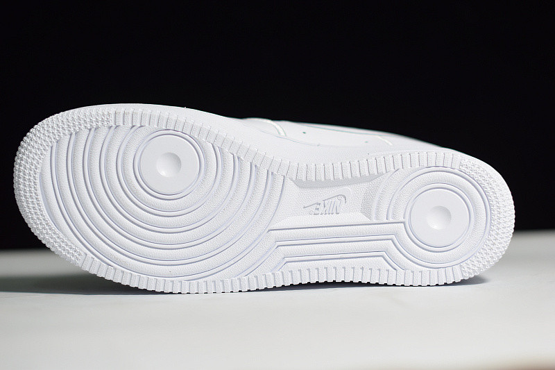 NIKE AIR FORCE 1 07 SE LX