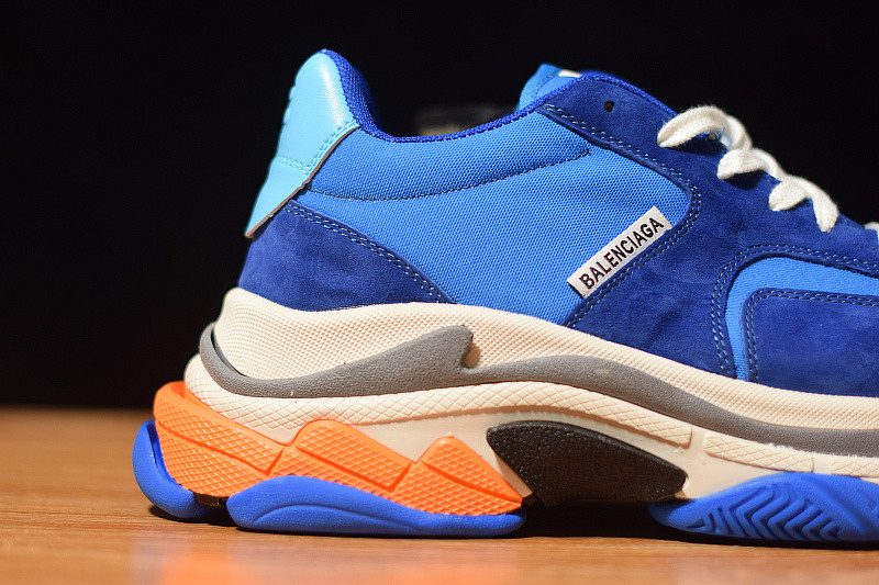BC TRIPLE S TRAINER ROYALMONTH 483565 W06E1 1022