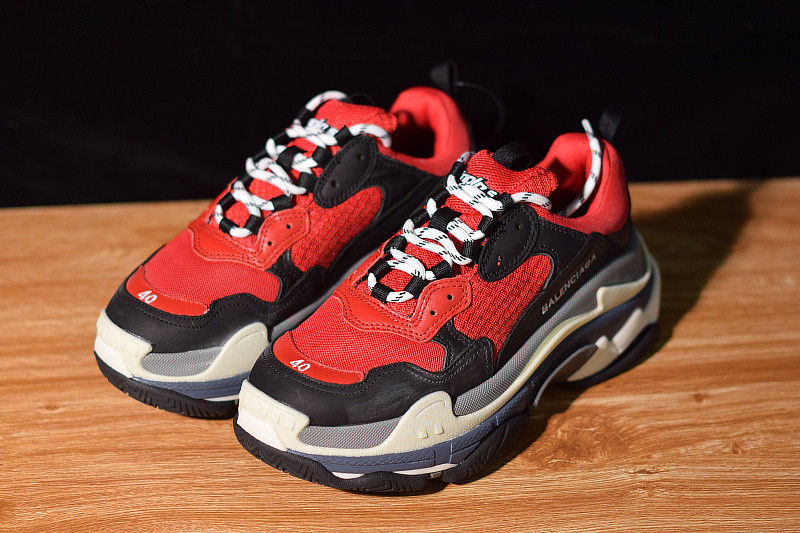 BC TRIPLE S TRAINER 483513 W06E1 1006
