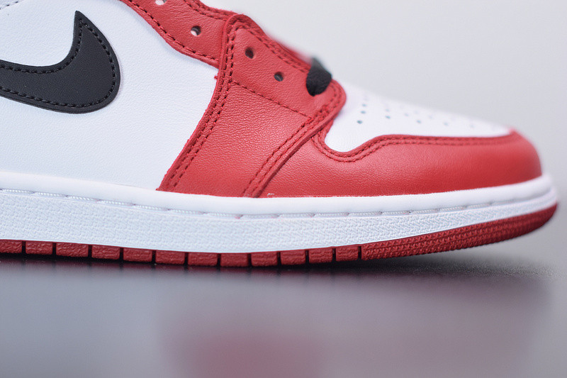 AIR JORDAN 1 RETRO HIGH OG "CHICAGO" 2015 555088-101