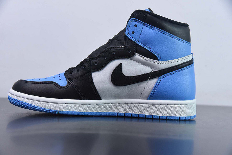 AIR JORDAN 1 HIGH OG “UNIVERSITY BLUE” DZ5485-400