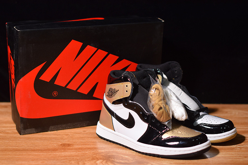 AIR JORDAN 1 RETRO HIGH OG NRG GOLD TOP 3 861428-001