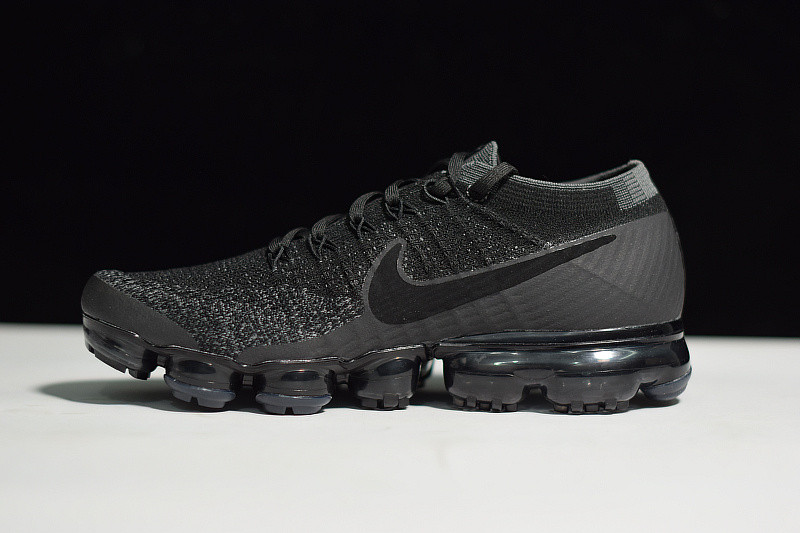 NIKE AIR VAPORMAX