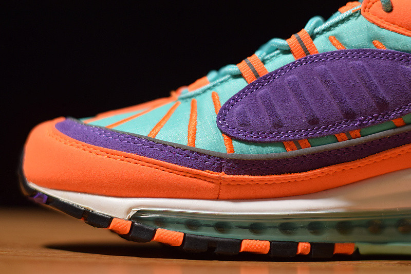 NIKE AIR MAX 98 QS 