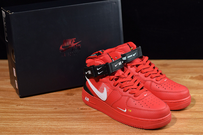 NIKE AIR FORCE 1 MID