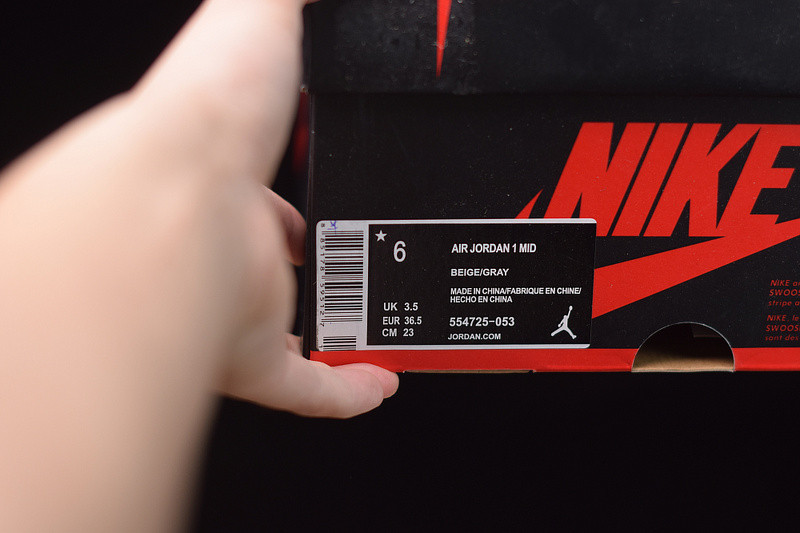 AIR JORDAN 1 MID LIGHT BONE WOLF GREY (GS) 554725-053