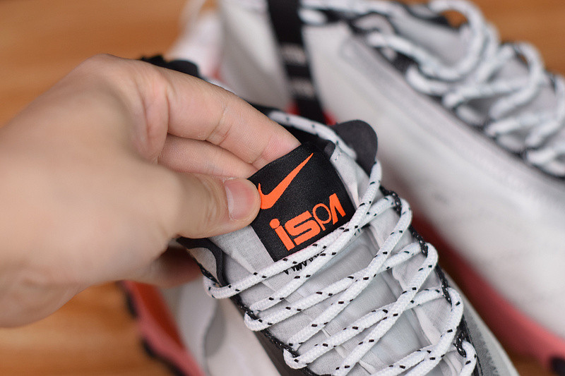 NIKE REACT RUNNERr MID WR ISPA WHITE LIGHT CRIMSON AT3143-100