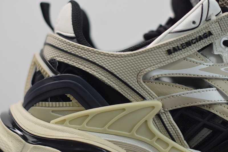 BC TRACK SNEAKER