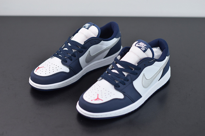 NIKE SB X AIR JORDAN 1 LOW MIDNIGHT NAVY CJ7891-400