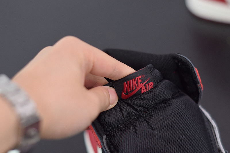 AIR JORDAN 1 RETRO HIGH OG "BRED TOE" 555088-610