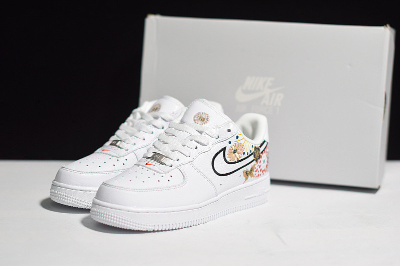 NIKE AIR FORCE 1 07