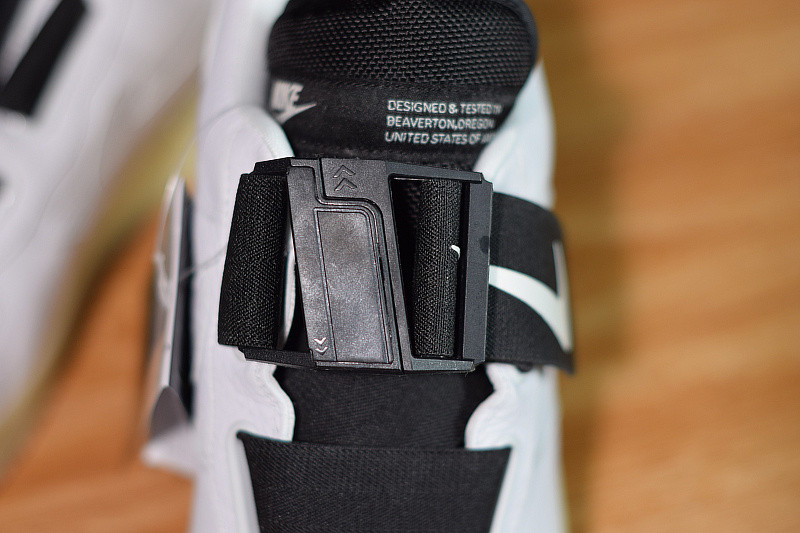 NIKE AIR FORCE 1 UTILITY QS AV6247-100