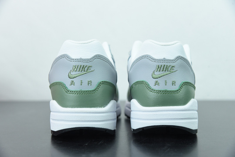 NIKE AIR MAX 1 PREMIUM