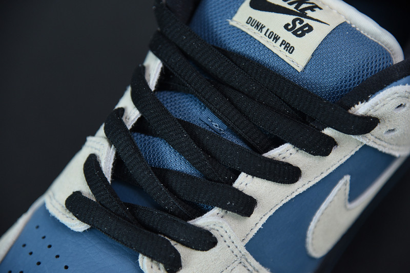 NIKE SB DUNK LOW LIGHT CREAM THUNDERSTORM BQ6817-200