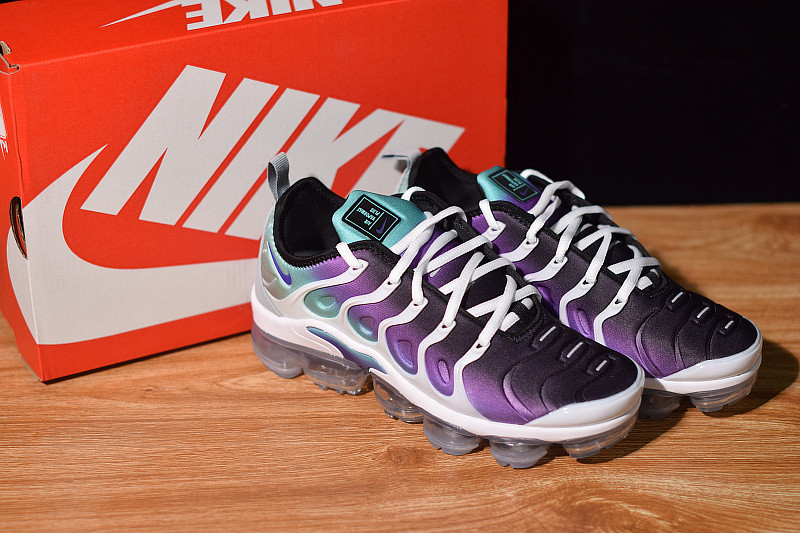 NIKE AIR VAPORMAX PLUS