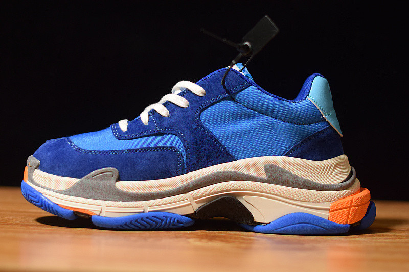 BC TRIPLE S TRAINER ROYALMONTH 483565 W06E1 1022