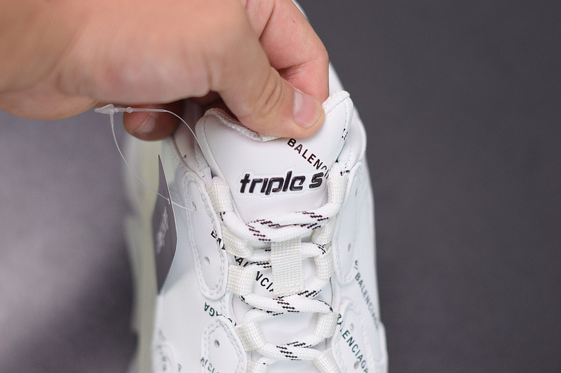 BC TRIPLE S TRAINER  524039 W09E1 2021