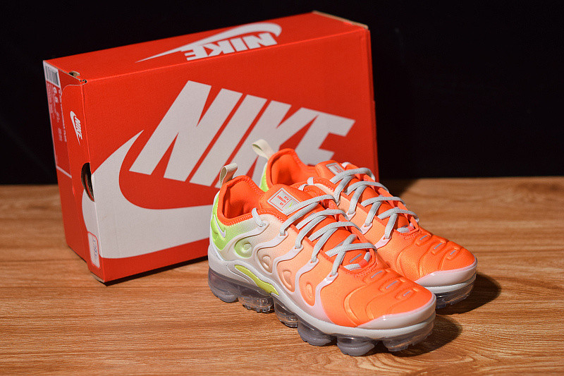 NIKE AIR VAPORMAX PLUS "BARELY GREY" (W) AO4550-003