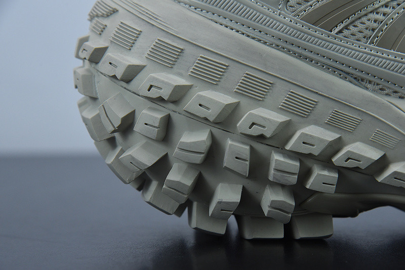 BC DEFENDER RUBBER PLATFORM SNEAKERS