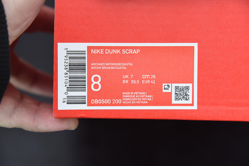 NIKE SB DUNK LOW SCRAP