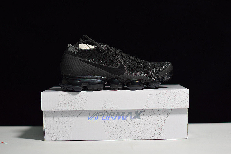 NIKE AIR VAPORMAX