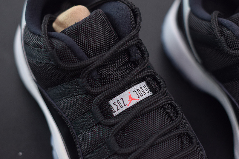 AIR JORDAN 11 RETRO LOW  