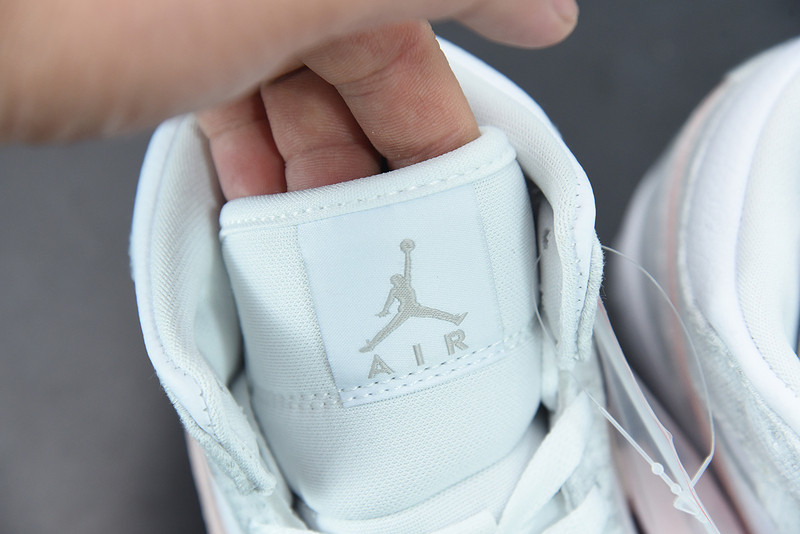 AIR JORDAN 1 MID SE LIGHT LRON ORE DN4045-001