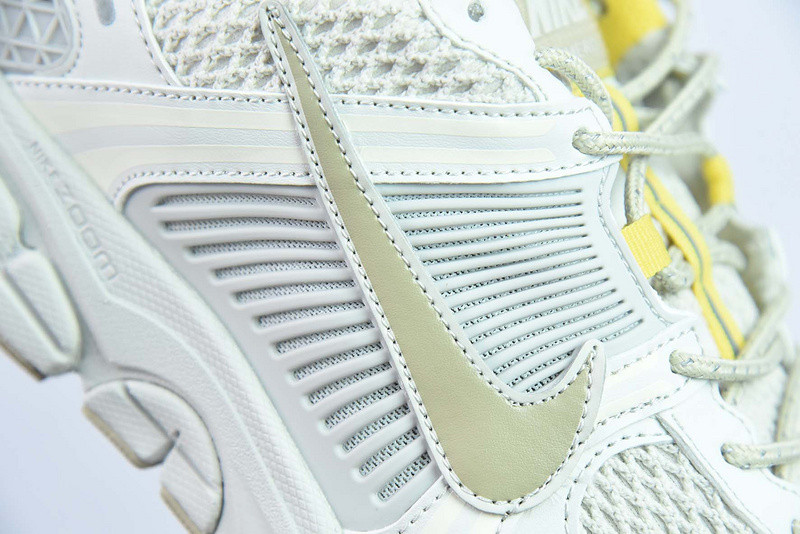 Nike Zoom Vomero 5 "Light Bone" FJ7694-020