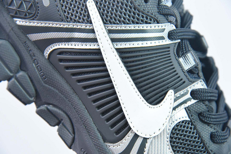 Nike Air Zoom Vomero 5