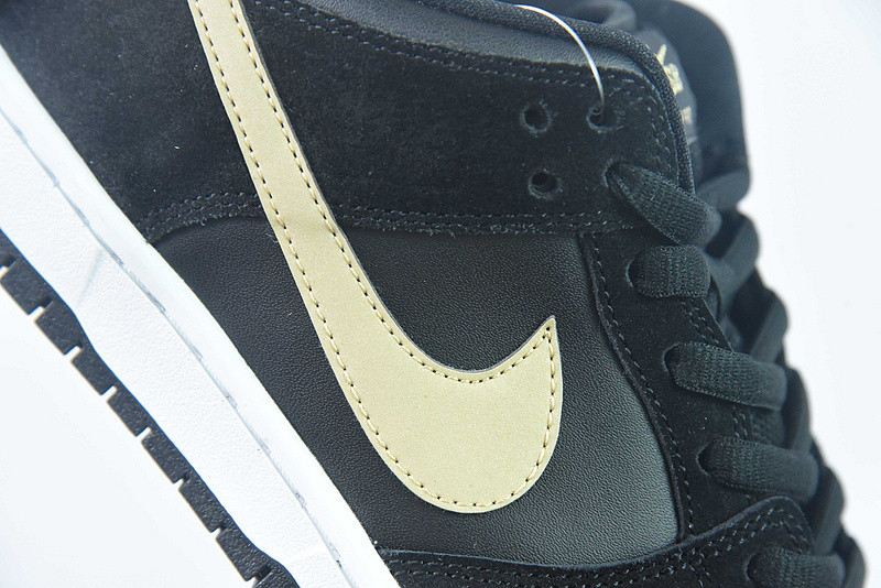 Nike SB Dunk Low Pro Takashi 304292-072