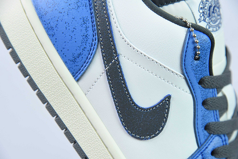 Air Jordan 1 Low SE Flight Vintage FV8439-104