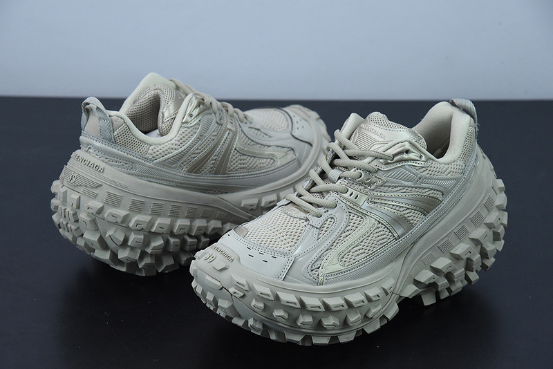 BC DEFENDER RUBBER PLATFORM SNEAKERS