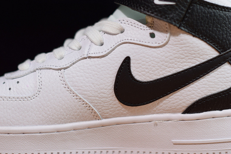 NIKE AIR FORCE 1 MID