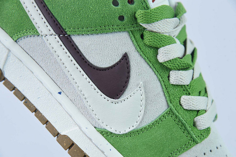 NIKE Dunk Low SE“85” Vlad DO9457-103