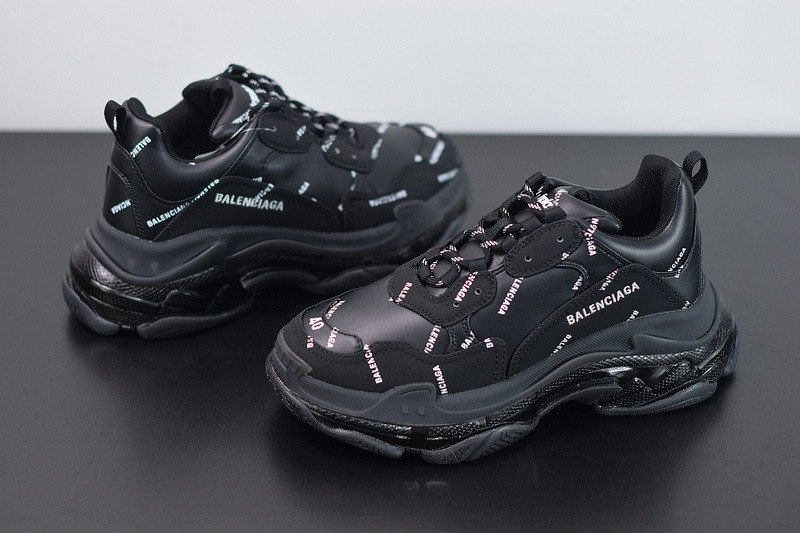 BC TRIPLE S TRAINER  524039 W06E1 2021