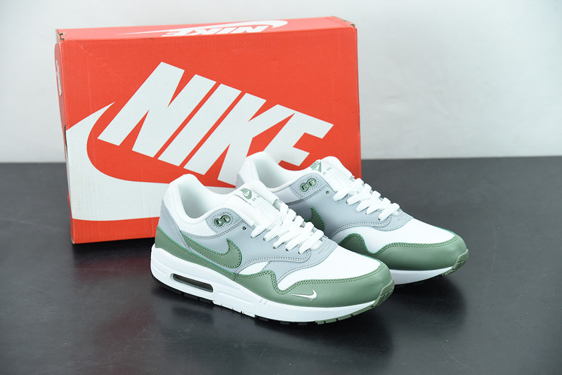NIKE AIR MAX 1 PREMIUM