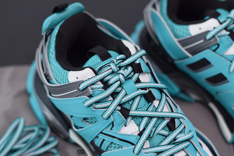 BC TRACK SNEAKER