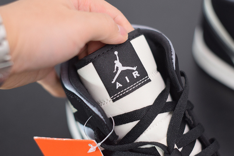 AIR JORDAN 1 MID SATIN GREY TOE 852542-011