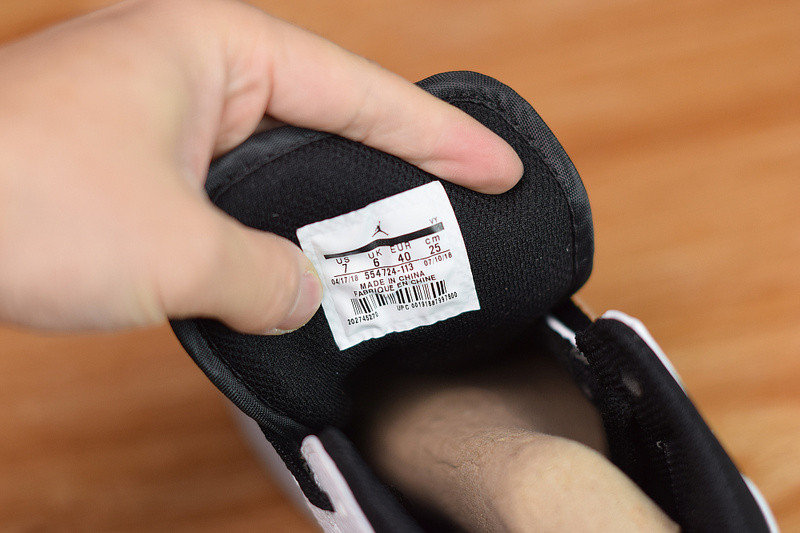 AIR JORDAN 1 MID WHITE BLACK 554724-113