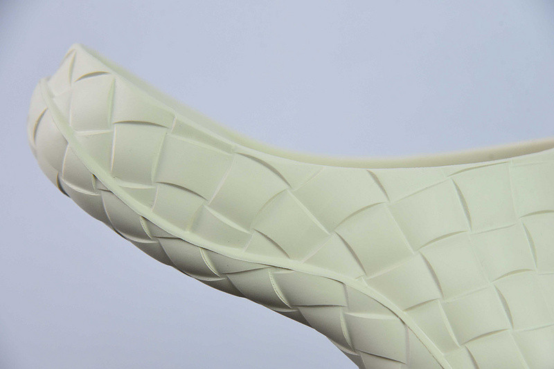 bo*te*ga Ve*ne*ta slide