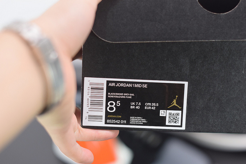 AIR JORDAN 1 MID SATIN GREY TOE 852542-011