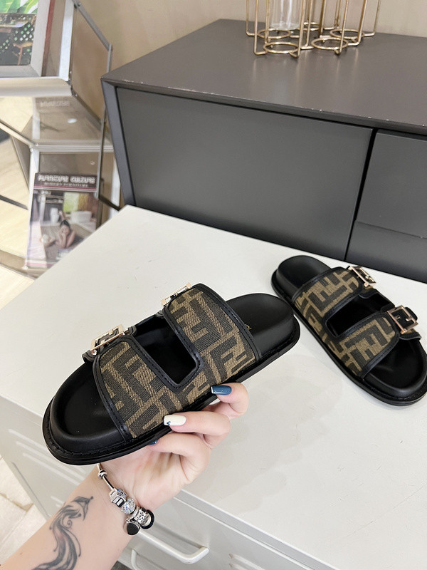 FENDI SLIDE